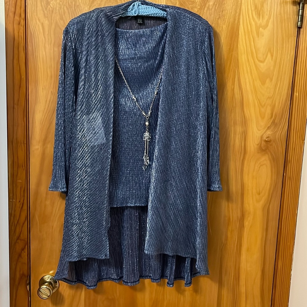 A 3 piece blouse set,